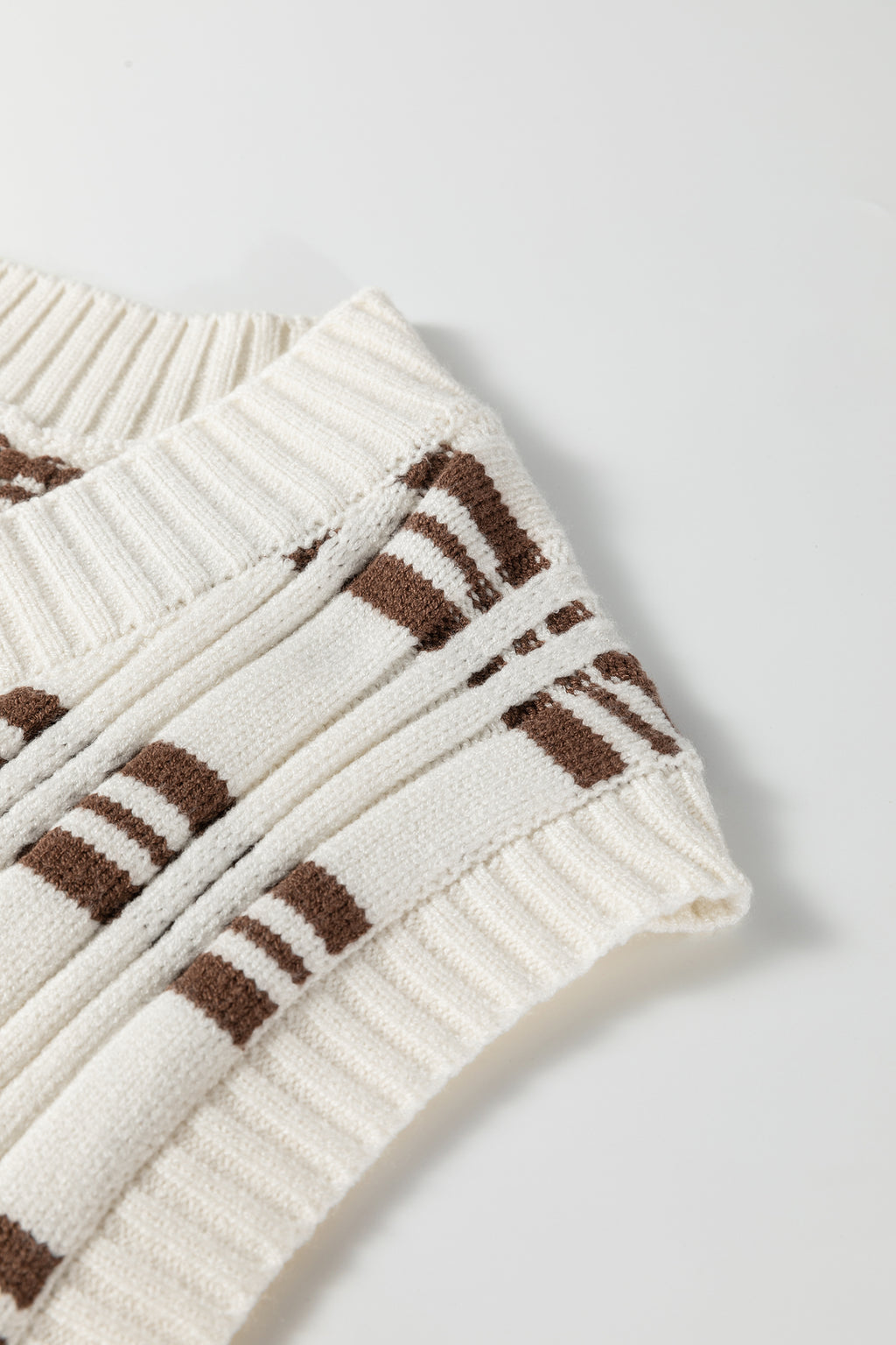 White Contrast Geometric Textured Knit V Neck Cropped Sweater Vest