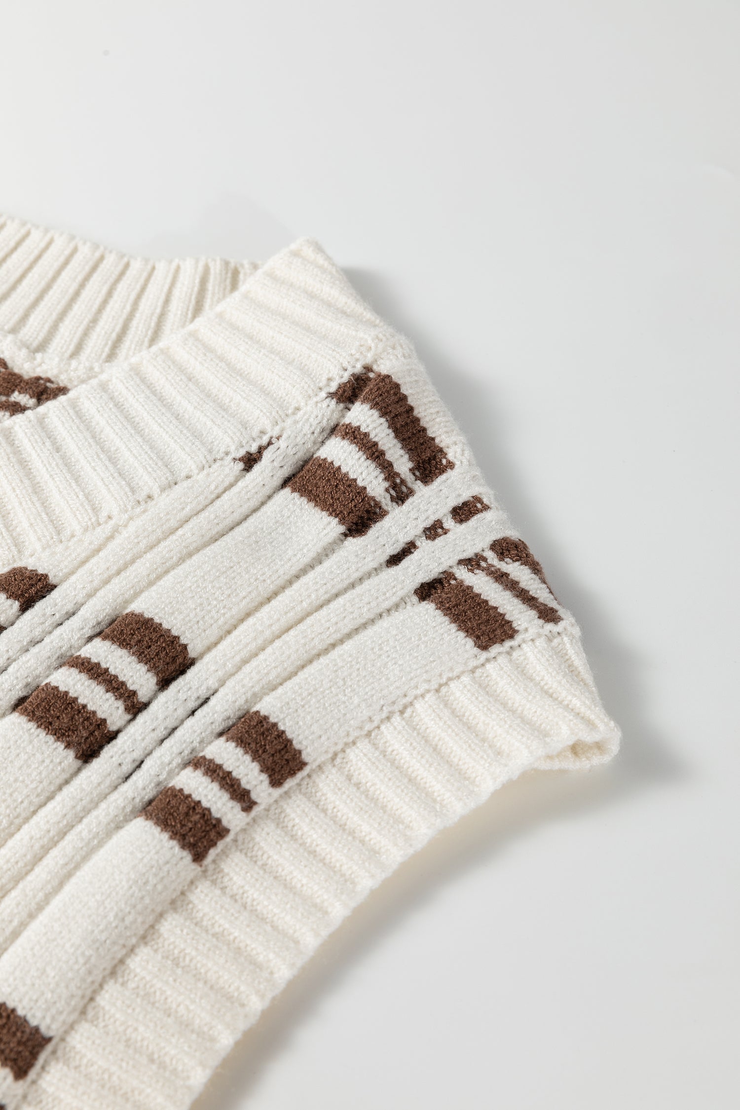 White Contrast Geometric Textured Knit V Neck Cropped Sweater Vest